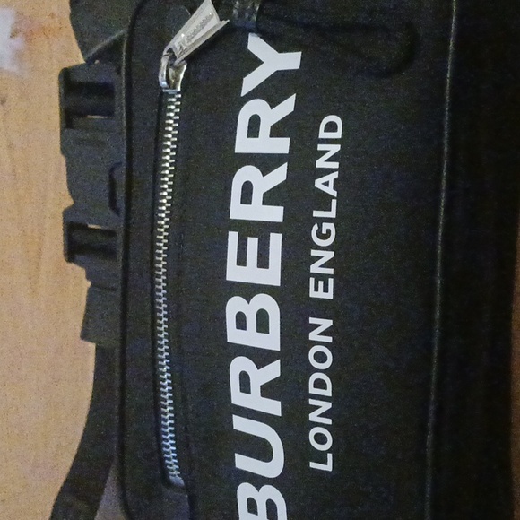 Authenticated Burberry Unisex Belt Bag - Picture 6 of 7